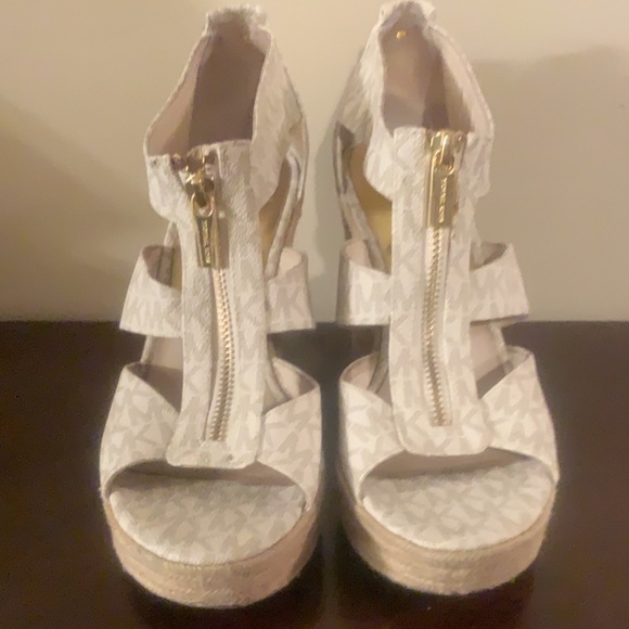 Micheal kors wedges size 9 - Picture 2 of 2